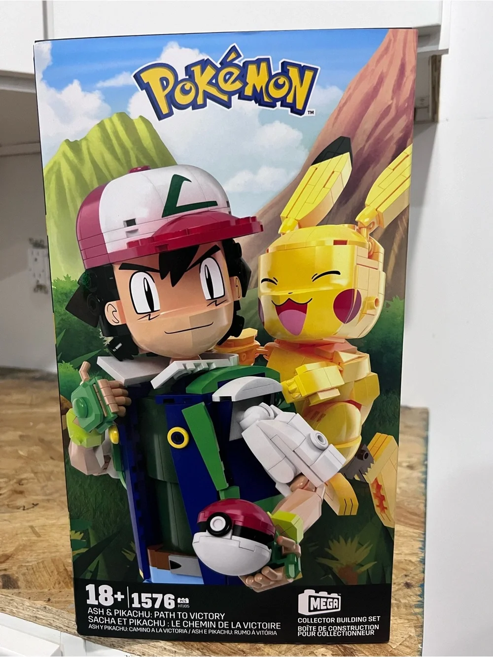 Ash & Pikachu Buildable Figure Set - Yellow/Green